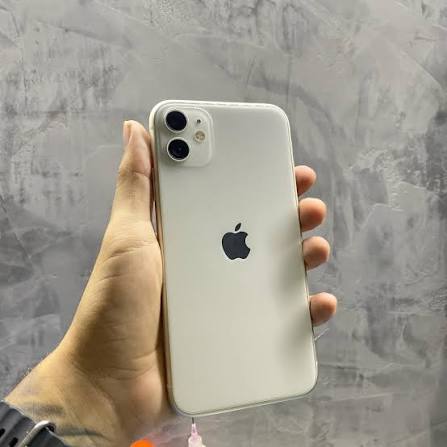 iPhone 11 branco usado, dado como entrada